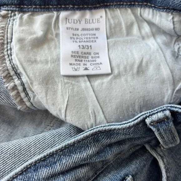 Judy Blue Cropped Bootcut Jeans Size 13/31 Medium Wash Distressed - Picture 6 of 7
